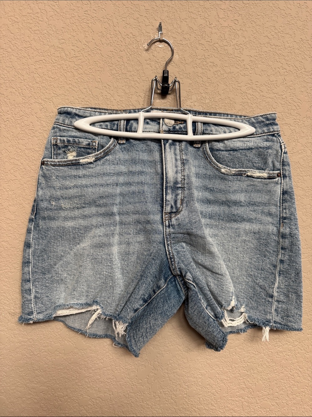 Buckle "BKE" Denim Distressed Shorts Size 28 NWOT